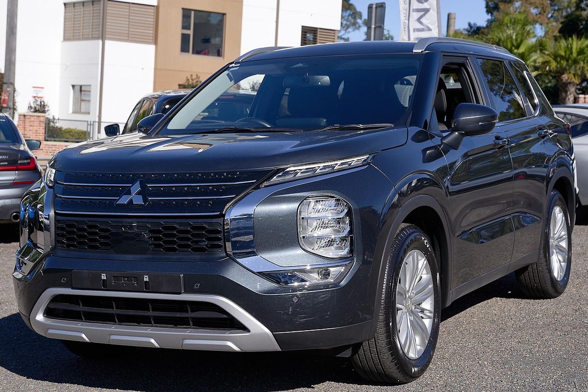 2024 Mitsubishi Outlander LS ZM