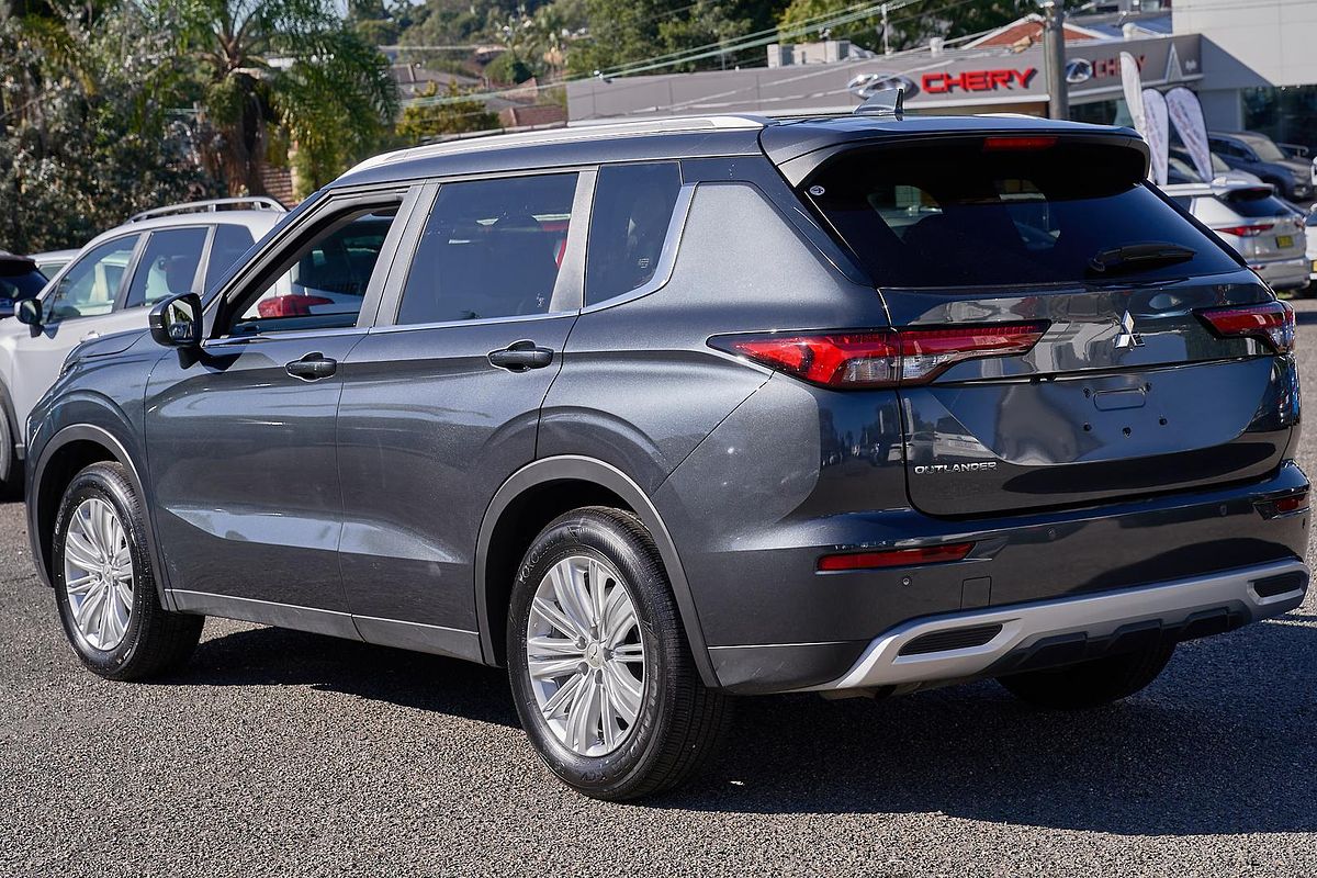 2024 Mitsubishi Outlander LS ZM