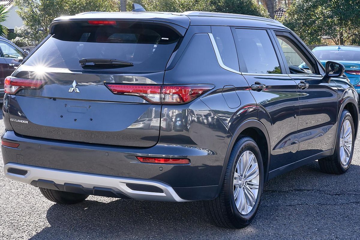 2024 Mitsubishi Outlander LS ZM