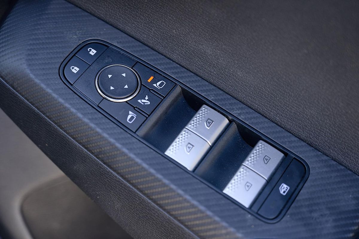 2024 Mitsubishi Outlander LS ZM