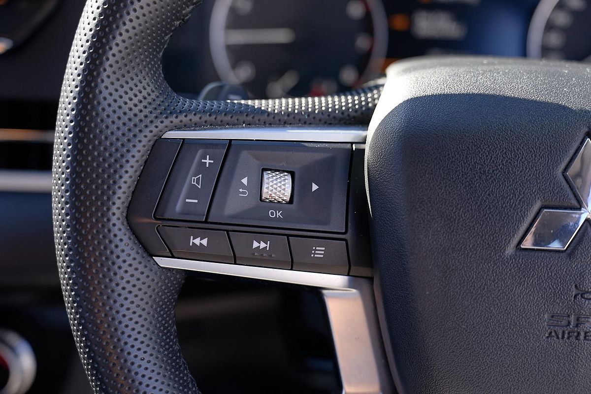 2024 Mitsubishi Outlander LS ZM
