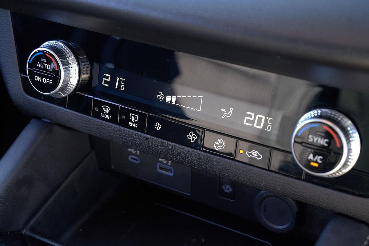 2024 Mitsubishi Outlander LS ZM