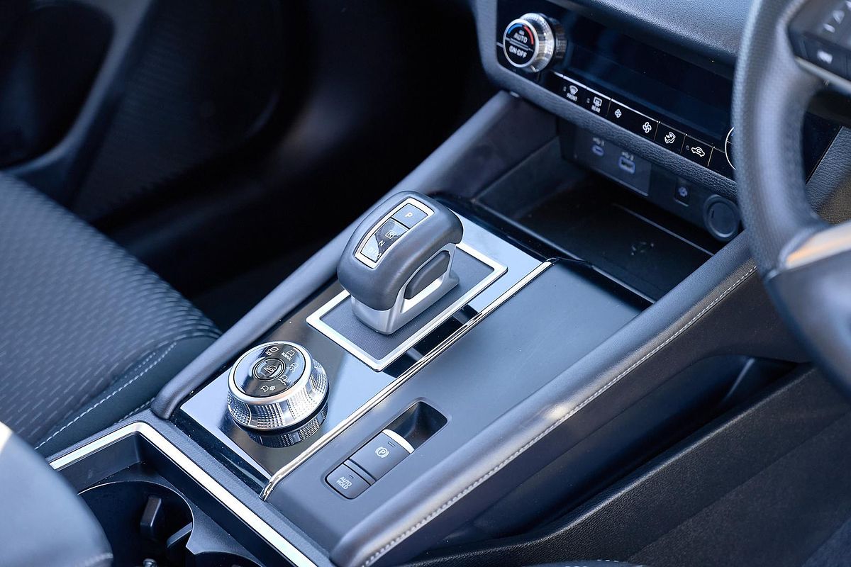 2024 Mitsubishi Outlander LS ZM