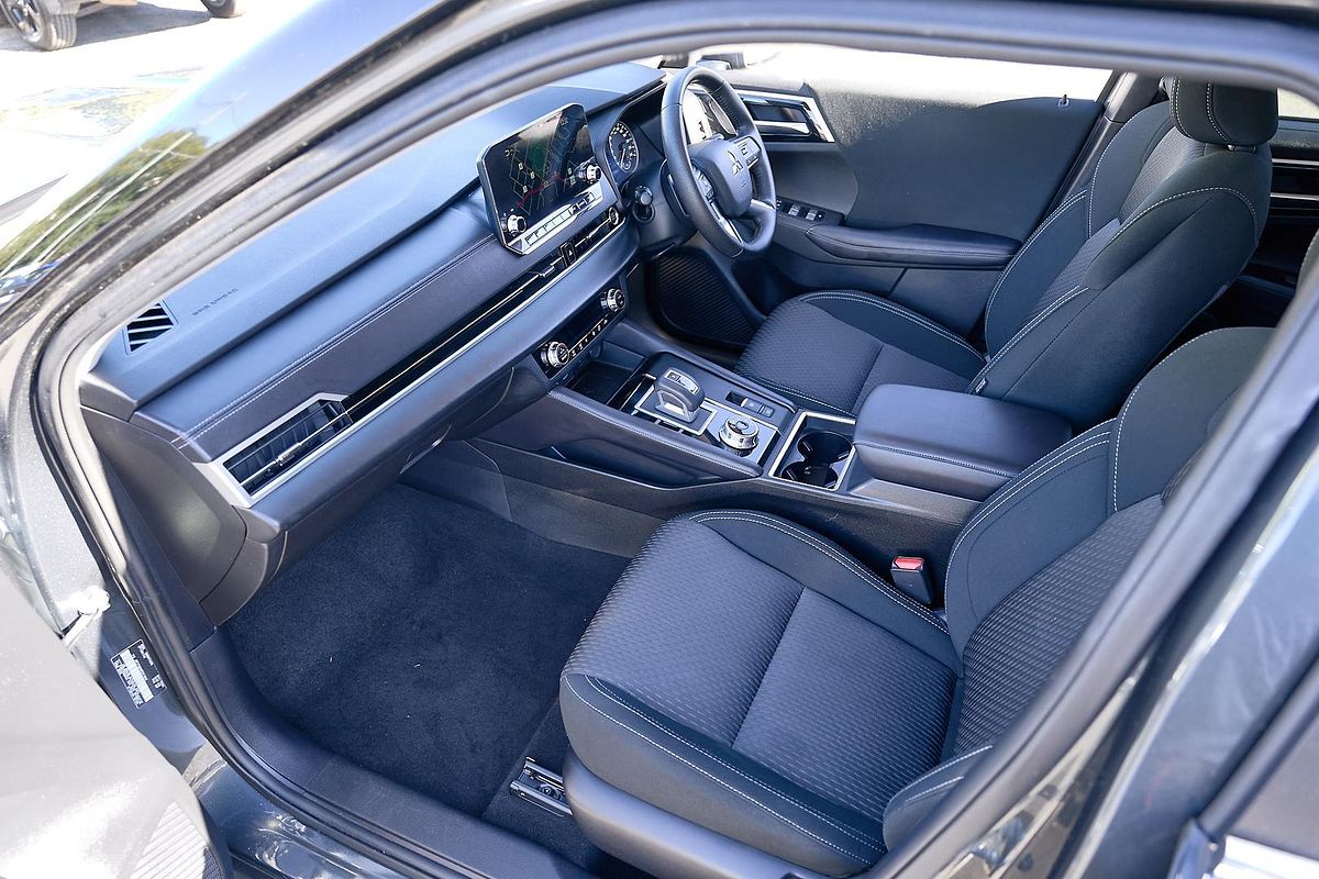 2024 Mitsubishi Outlander LS ZM