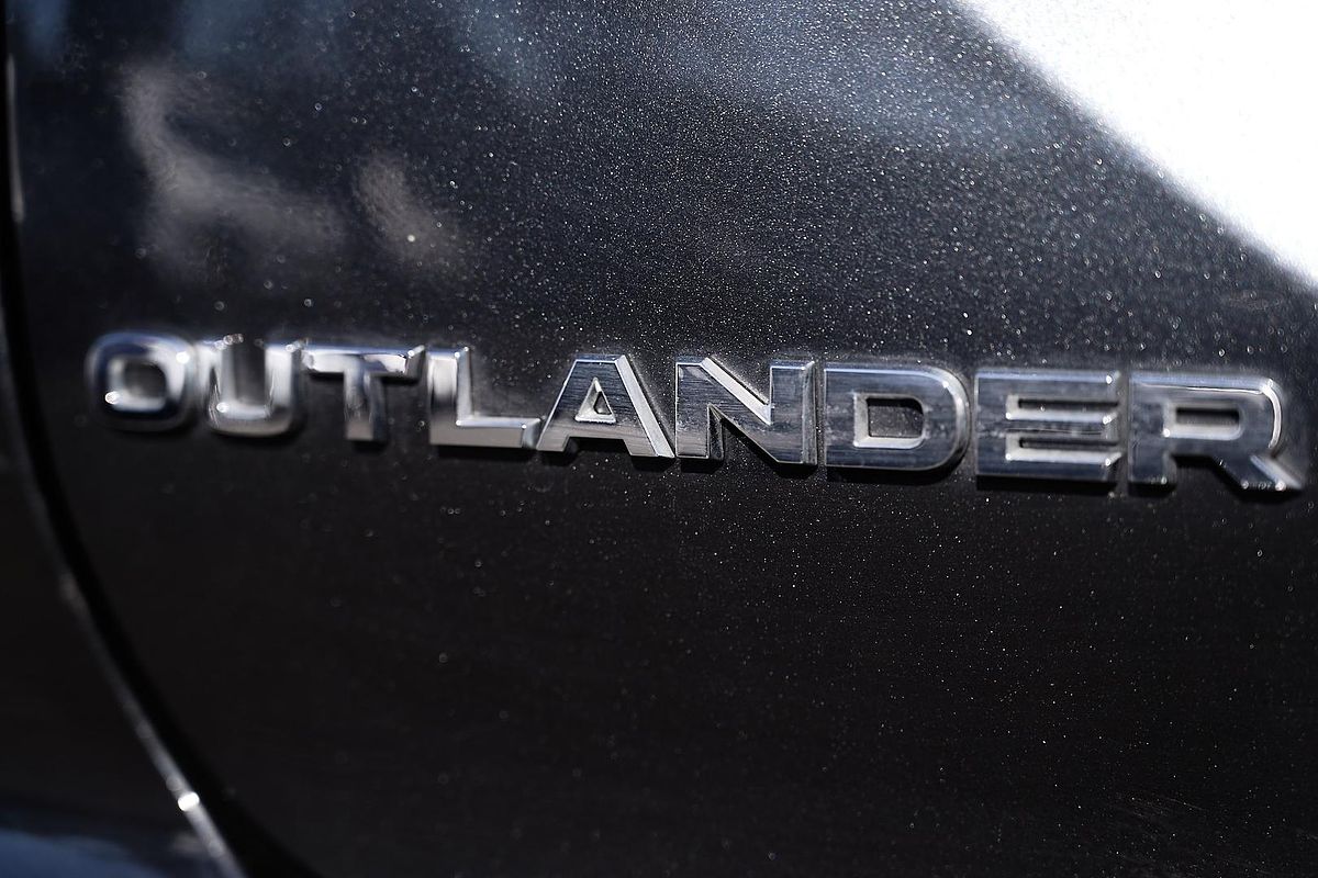 2024 Mitsubishi Outlander LS ZM