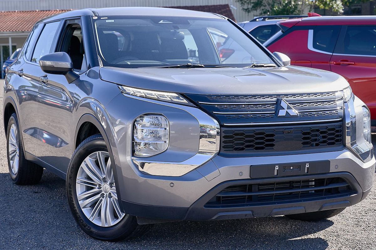 2023 Mitsubishi Outlander ES ZM