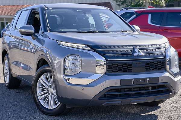 2023 Mitsubishi Outlander ES ZM