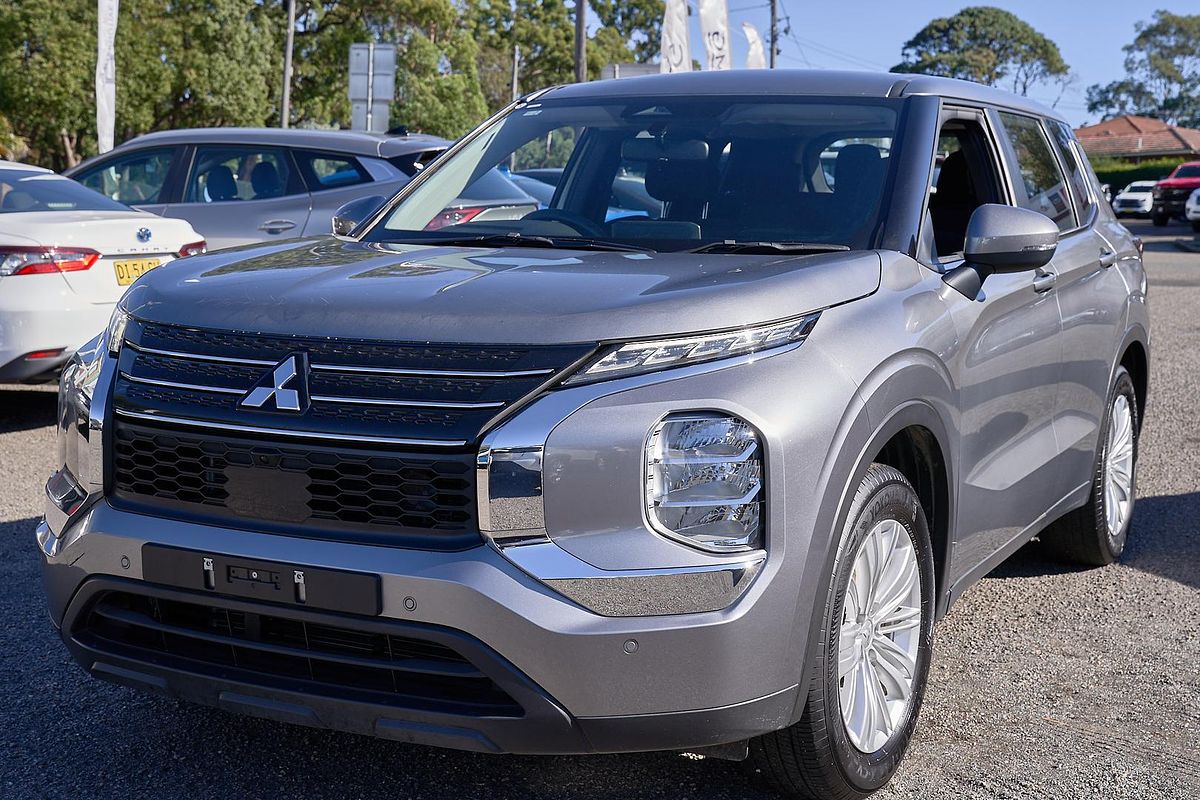 2023 Mitsubishi Outlander ES ZM