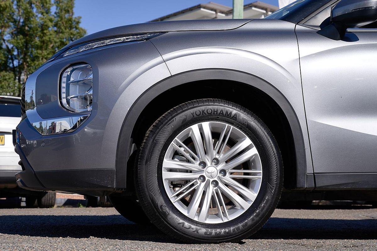2023 Mitsubishi Outlander ES ZM