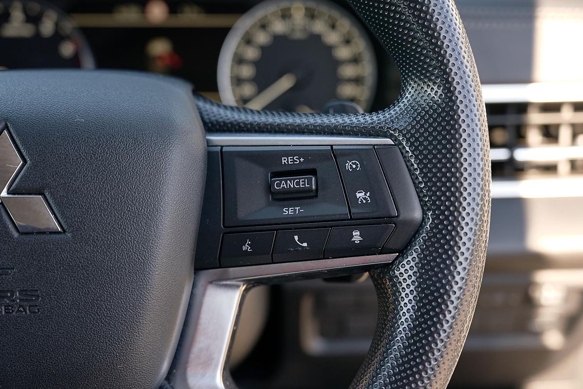 2023 Mitsubishi Outlander ES ZM