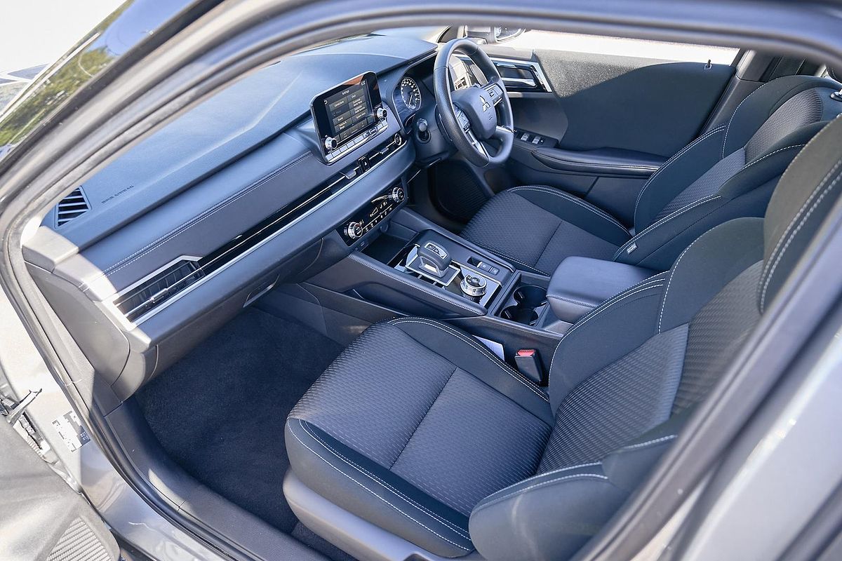 2023 Mitsubishi Outlander ES ZM