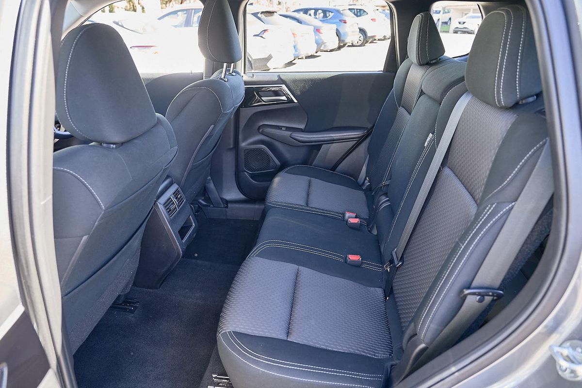 2023 Mitsubishi Outlander ES ZM