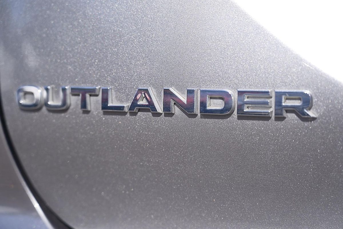 2023 Mitsubishi Outlander ES ZM