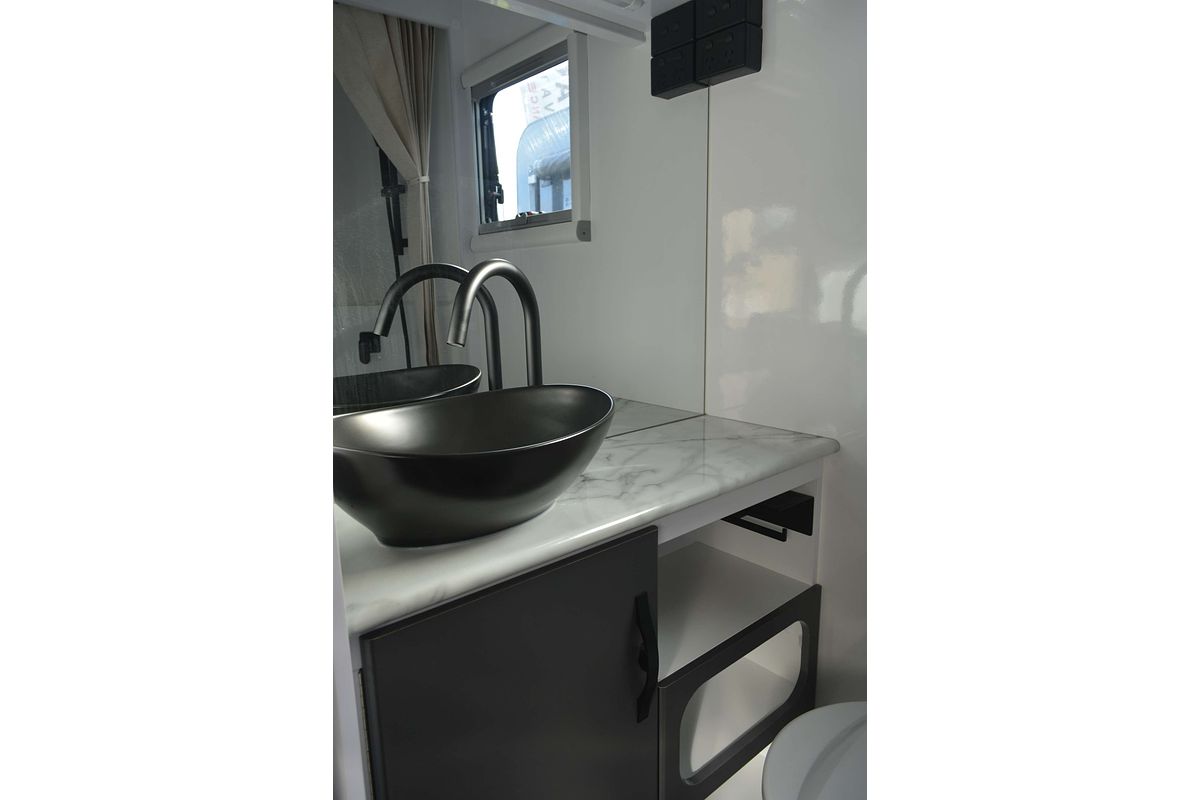 2025 Snowy River SRT18F 2 Bunks MY24