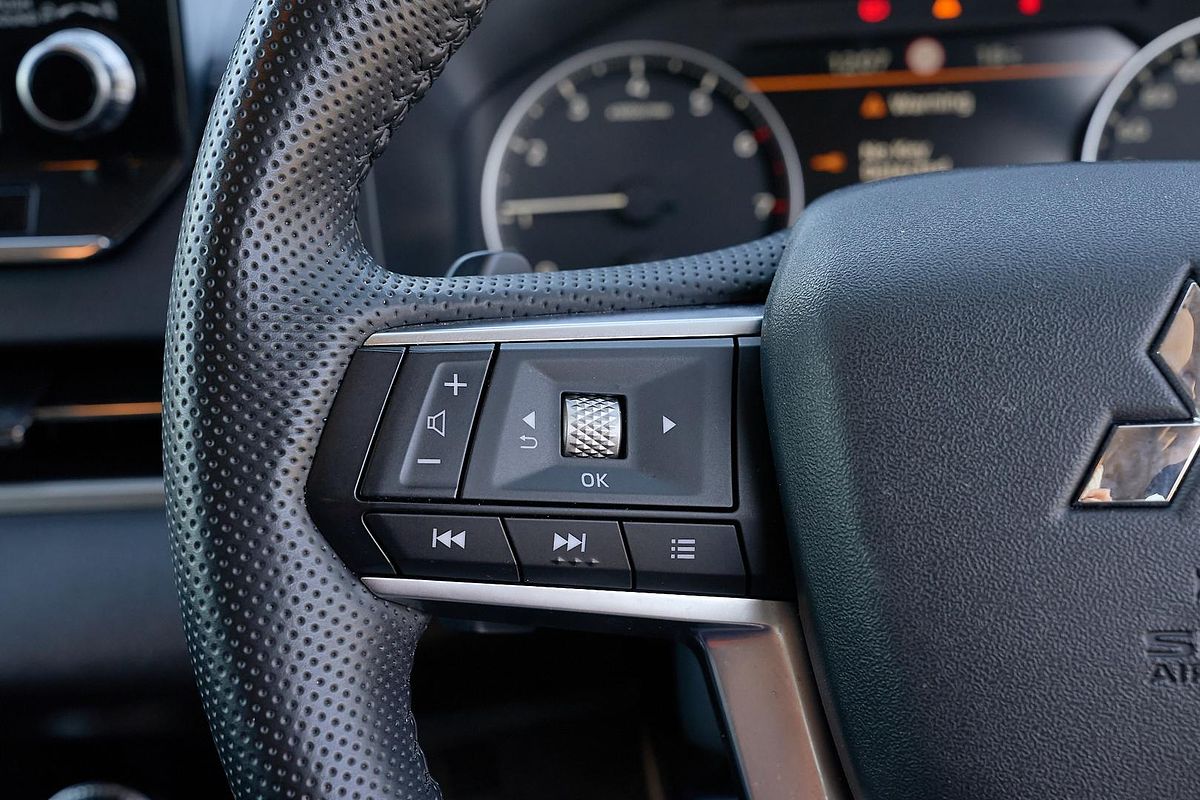 2024 Mitsubishi Outlander LS ZM
