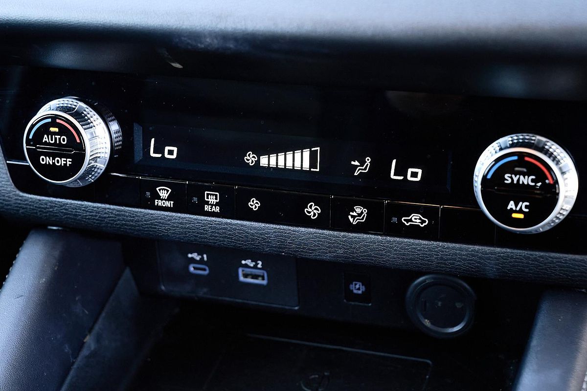 2024 Mitsubishi Outlander LS ZM