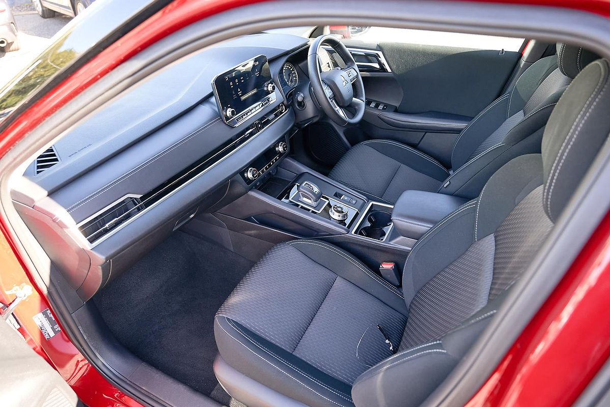 2024 Mitsubishi Outlander LS ZM