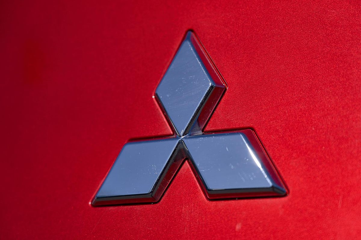 2024 Mitsubishi Outlander LS ZM