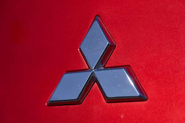 2024 Mitsubishi Outlander LS ZM