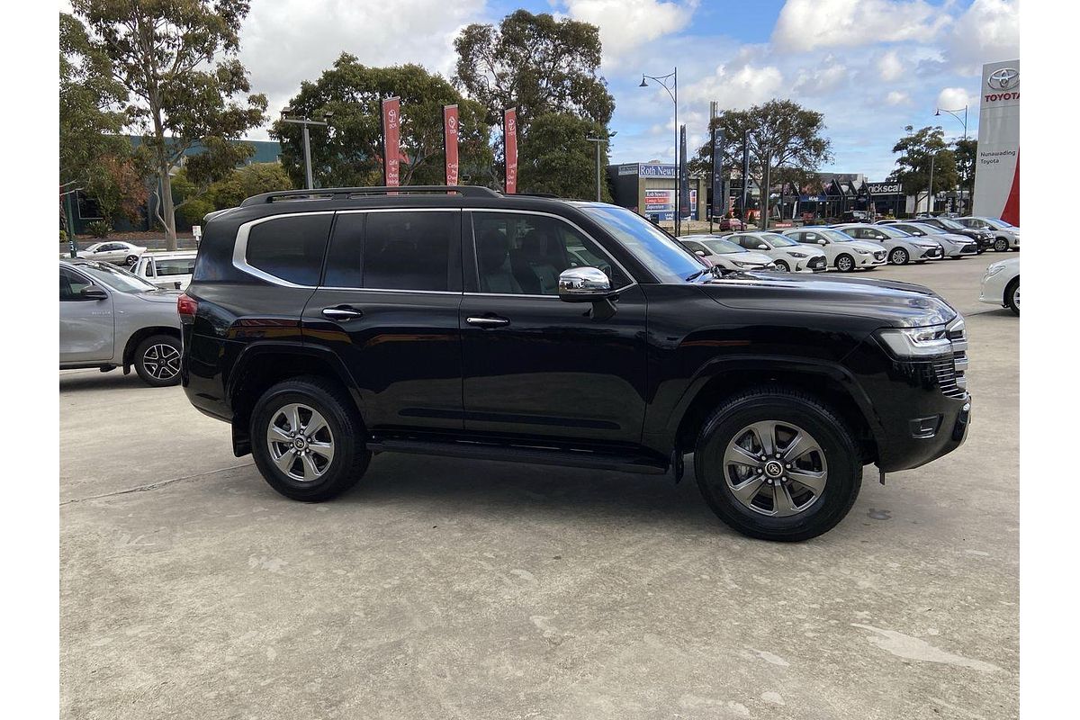 2022 Toyota Landcruiser Sahara FJA300R