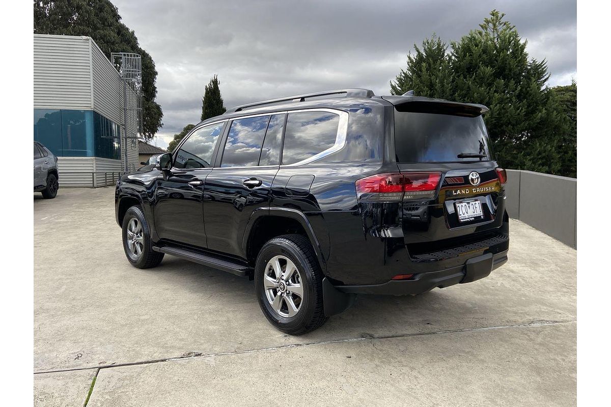 2022 Toyota Landcruiser Sahara FJA300R