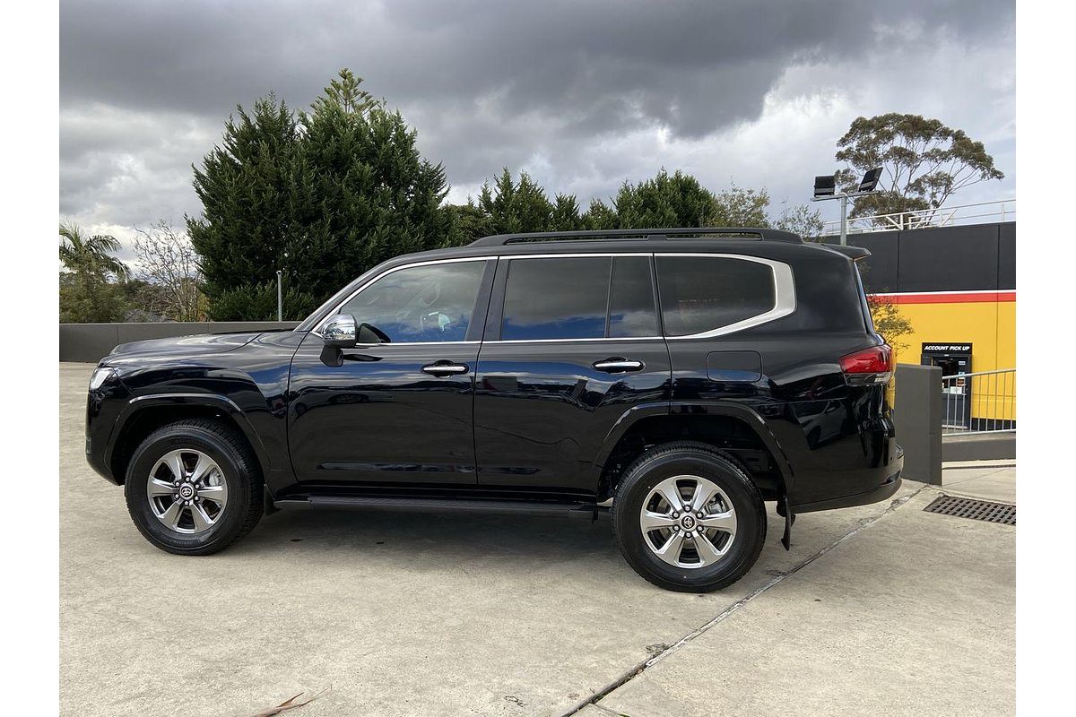2022 Toyota Landcruiser Sahara FJA300R