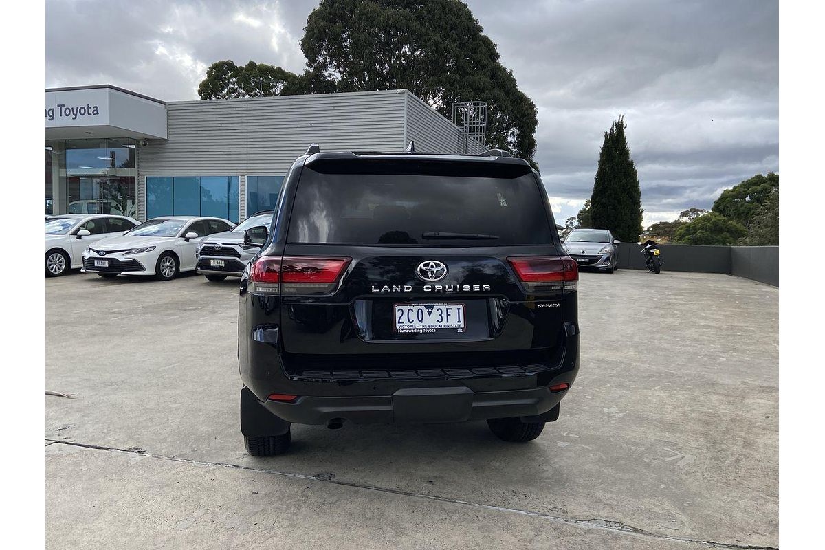 2022 Toyota Landcruiser Sahara FJA300R