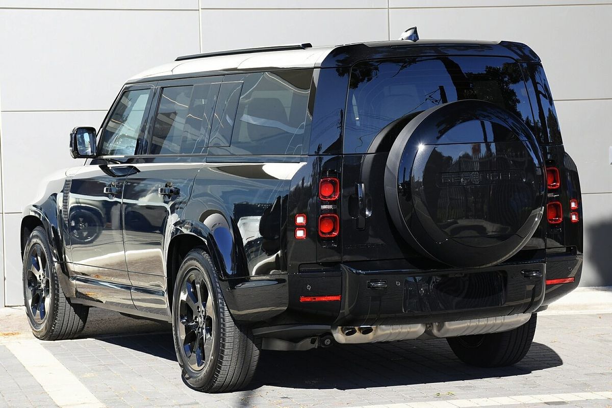 2025 Land Rover Defender 130 D350 X-Dynamic SE L663