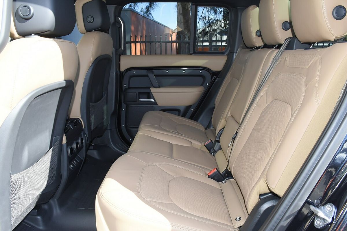 2025 Land Rover Defender 130 D350 X-Dynamic SE L663