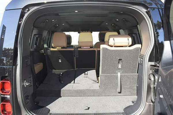 2025 Land Rover Defender 130 D350 X-Dynamic SE L663