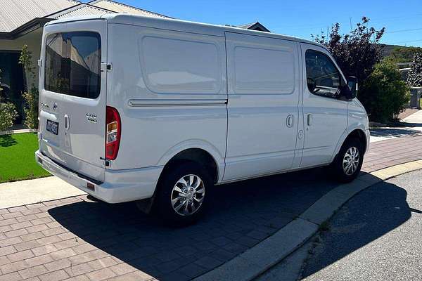 2022 LDV V80   SWB