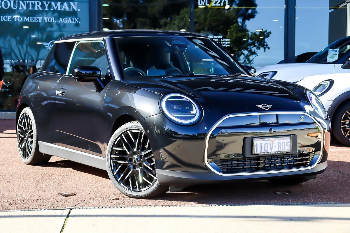 2025 MINI Cooper SE Favoured J01