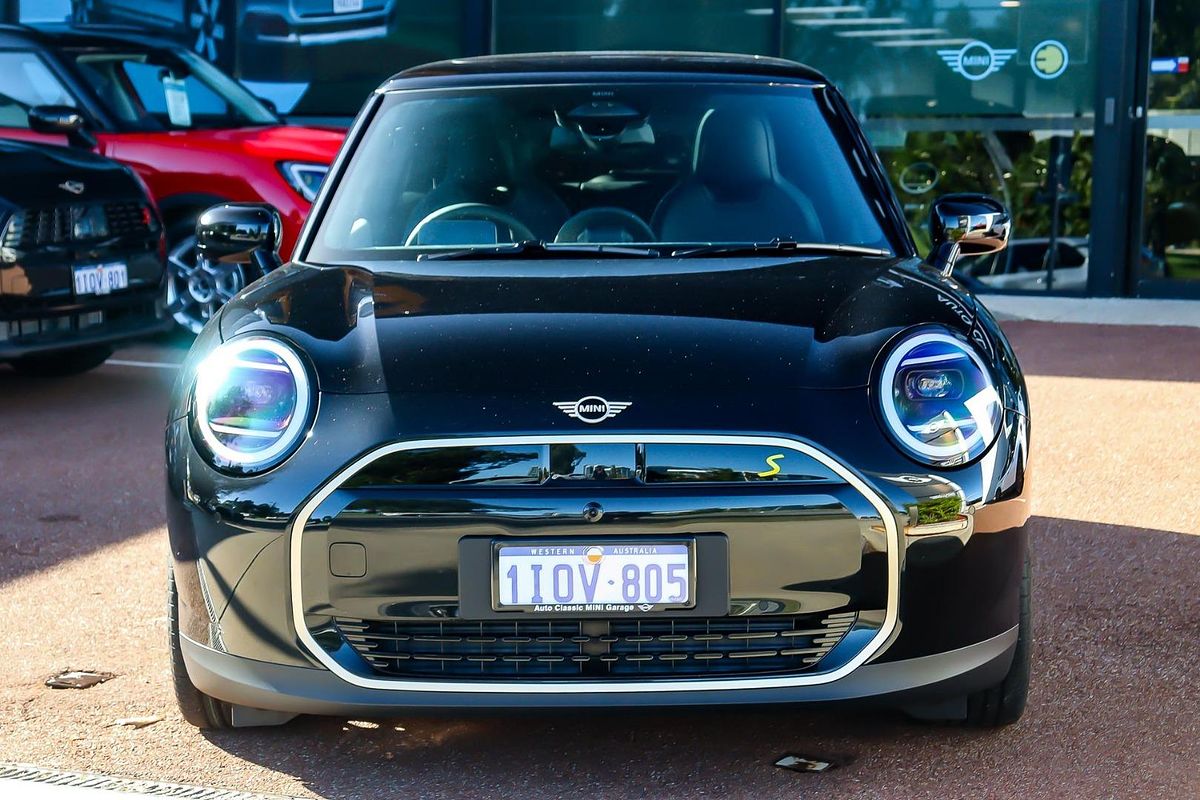 2025 MINI Cooper SE Favoured J01