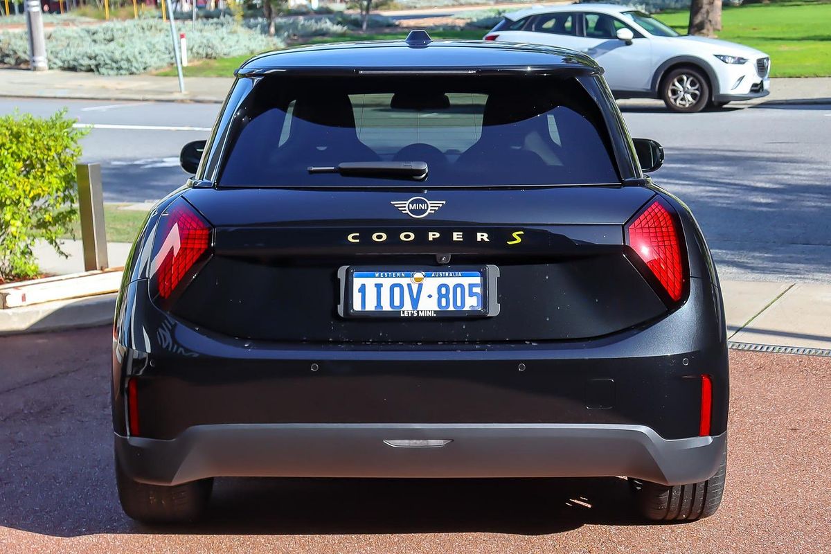 2025 MINI Cooper SE Favoured J01