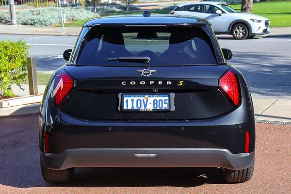 2025 MINI Cooper SE Favoured J01