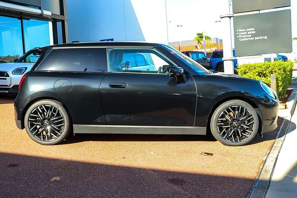 2025 MINI Cooper SE Favoured J01