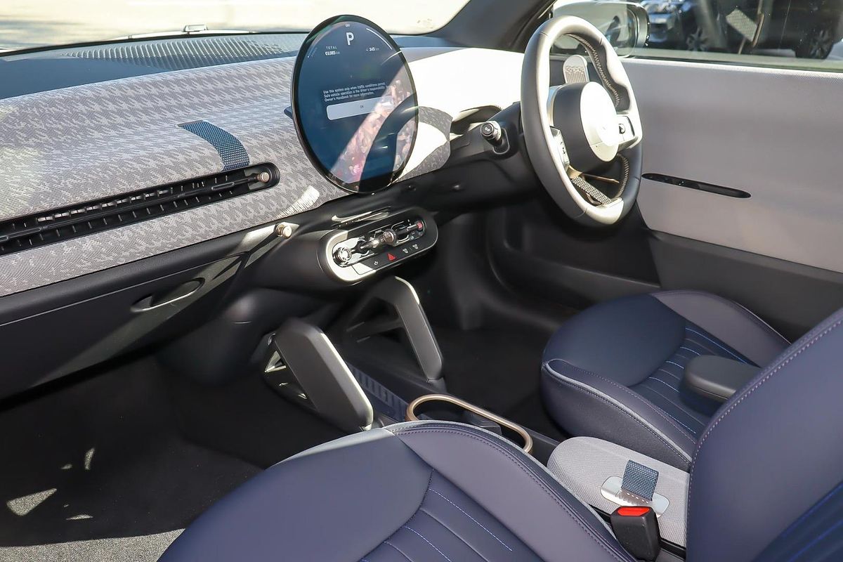 2025 MINI Cooper SE Favoured J01