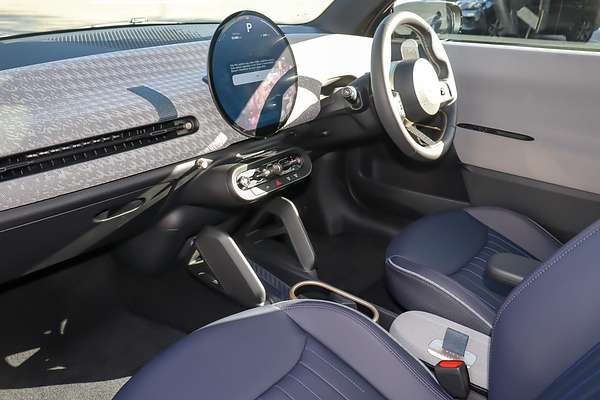 2025 MINI Cooper SE Favoured J01