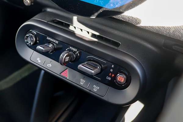 2025 MINI Cooper SE Favoured J01