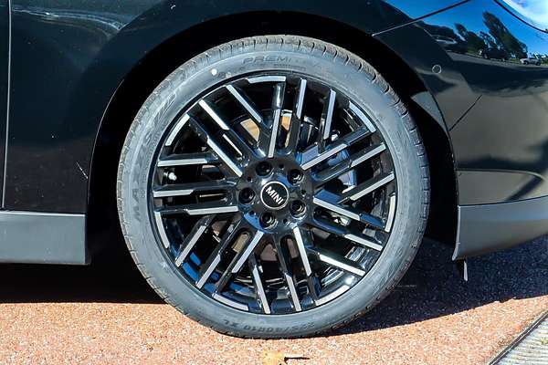 2025 MINI Cooper SE Favoured J01