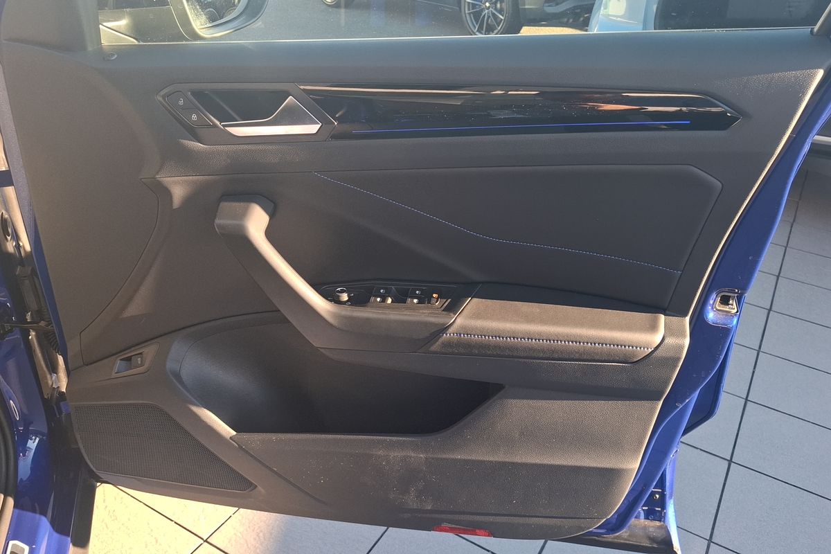 2025 Volkswagen T-Roc R D11