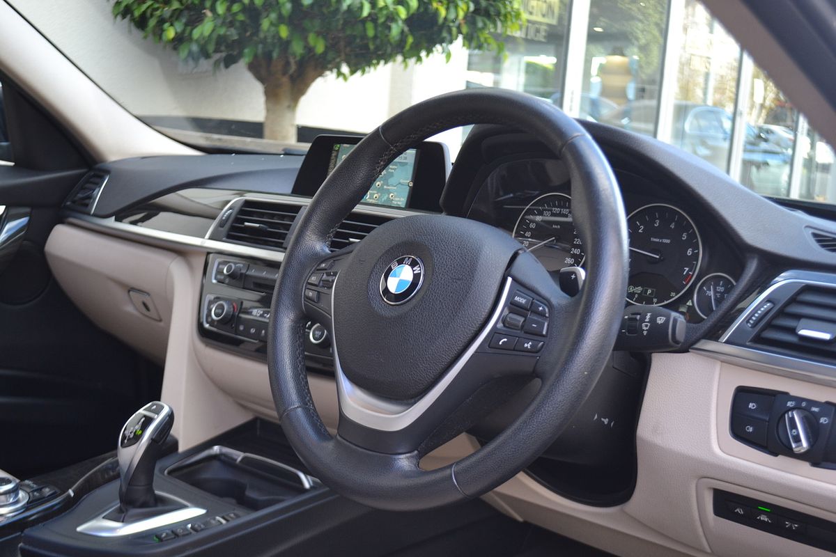 2017 BMW 3 Series 320i Luxury Line F31 LCI