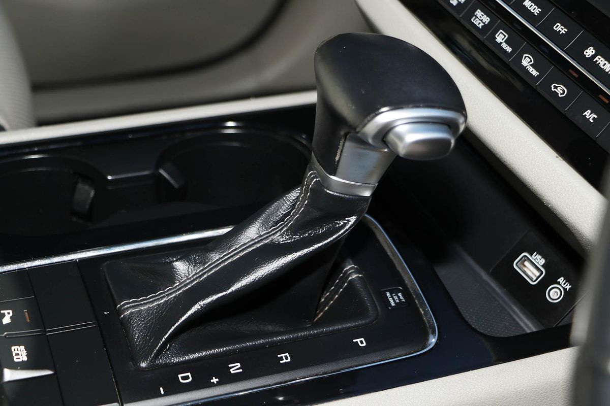 2017 Kia Carnival SLi YP