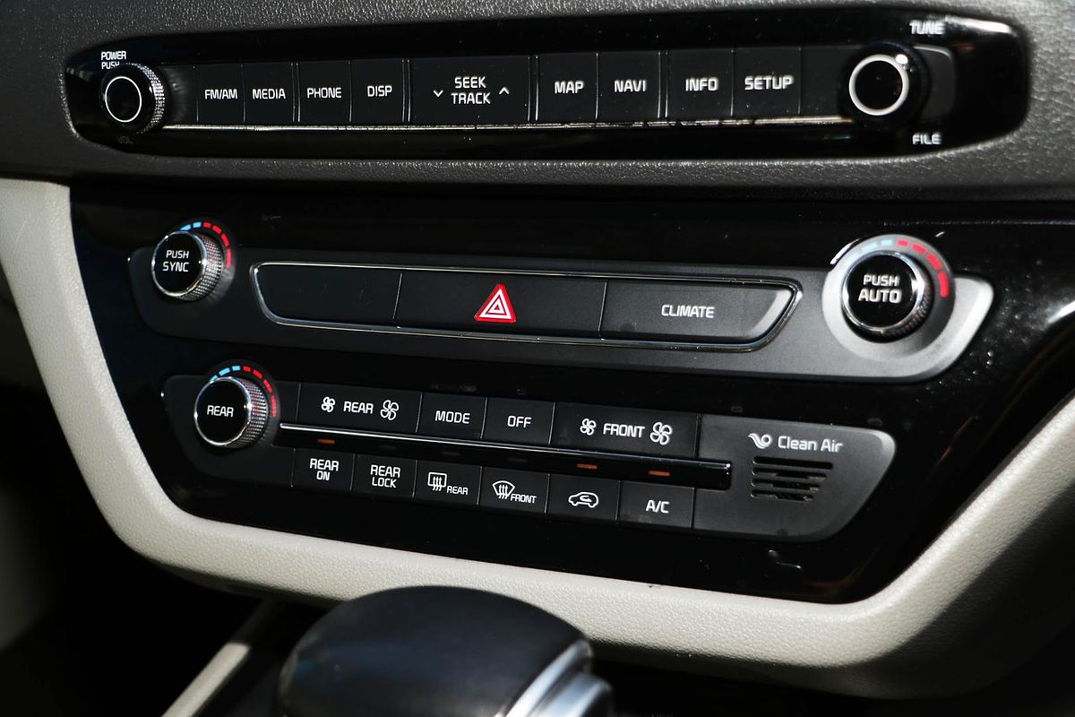 2017 Kia Carnival SLi YP