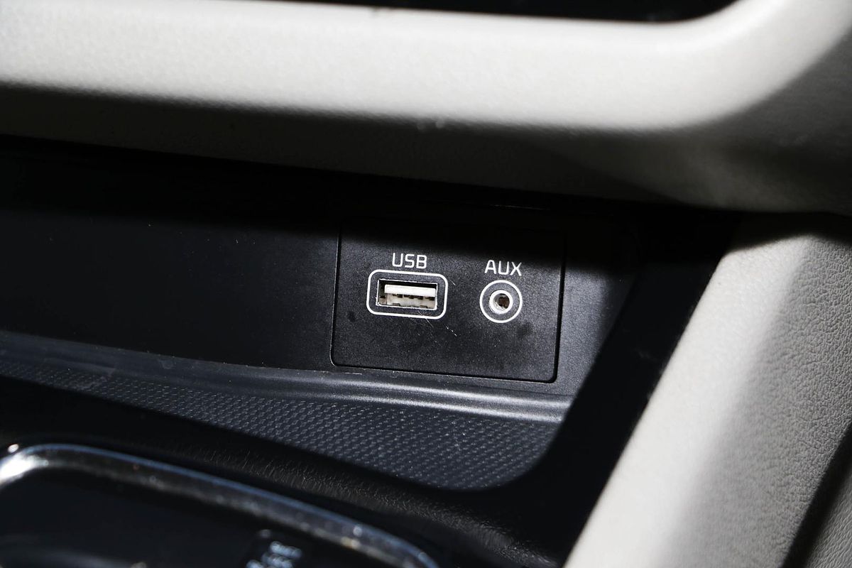2017 Kia Carnival SLi YP