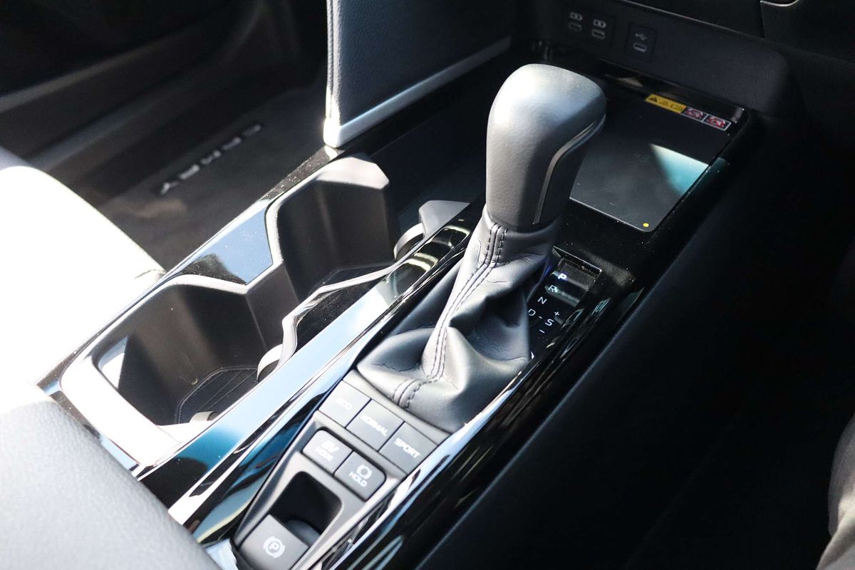 2024 Toyota Camry SL AXVH80R