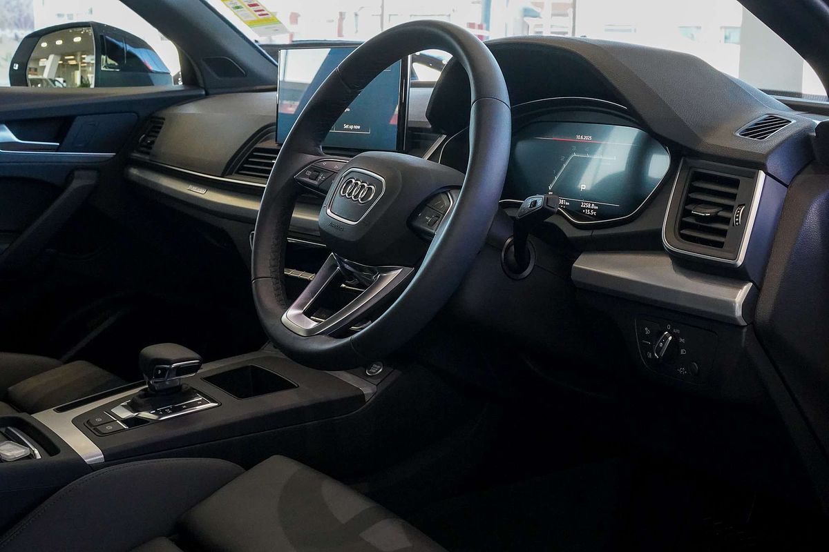 2024 Audi Q5 40 TDI Sport FY
