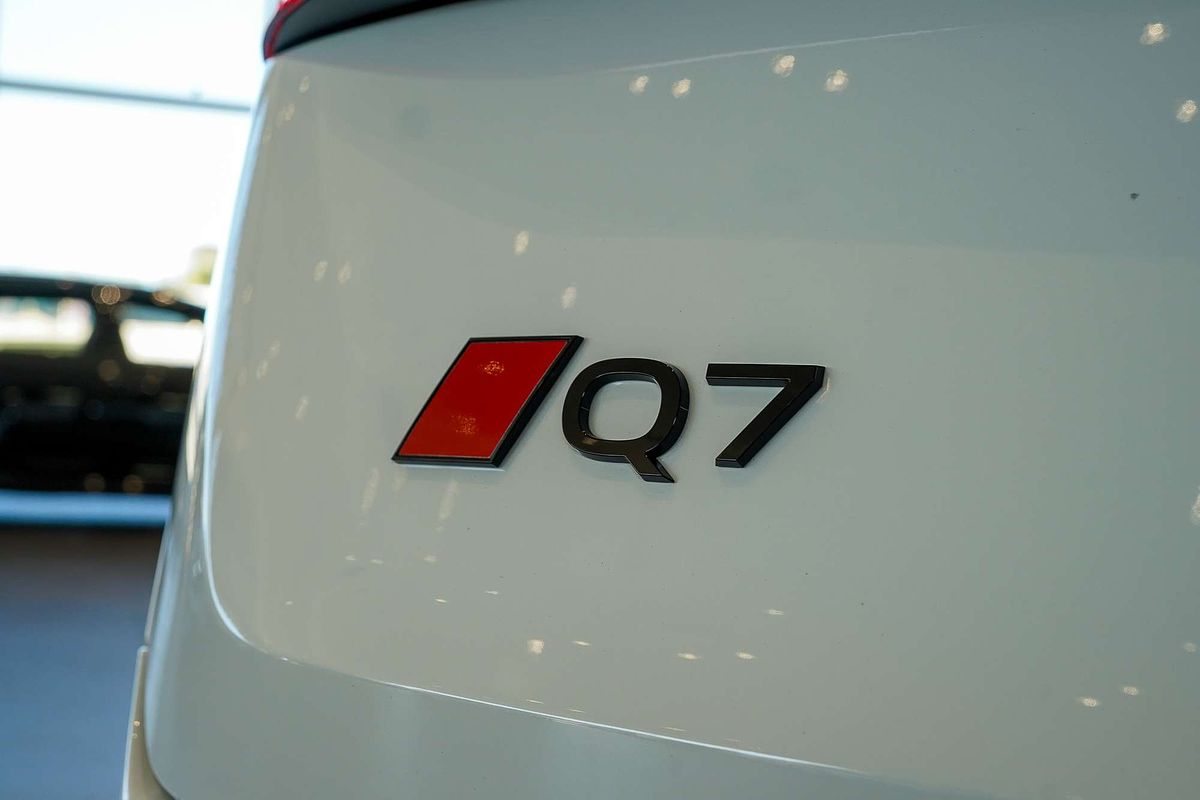 2024 Audi Q7 55 TFSI S line 4M