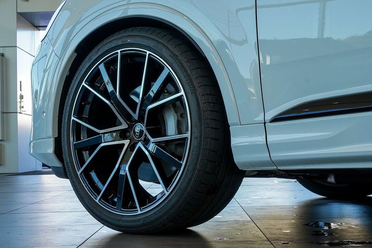 2024 Audi Q7 55 TFSI S line 4M