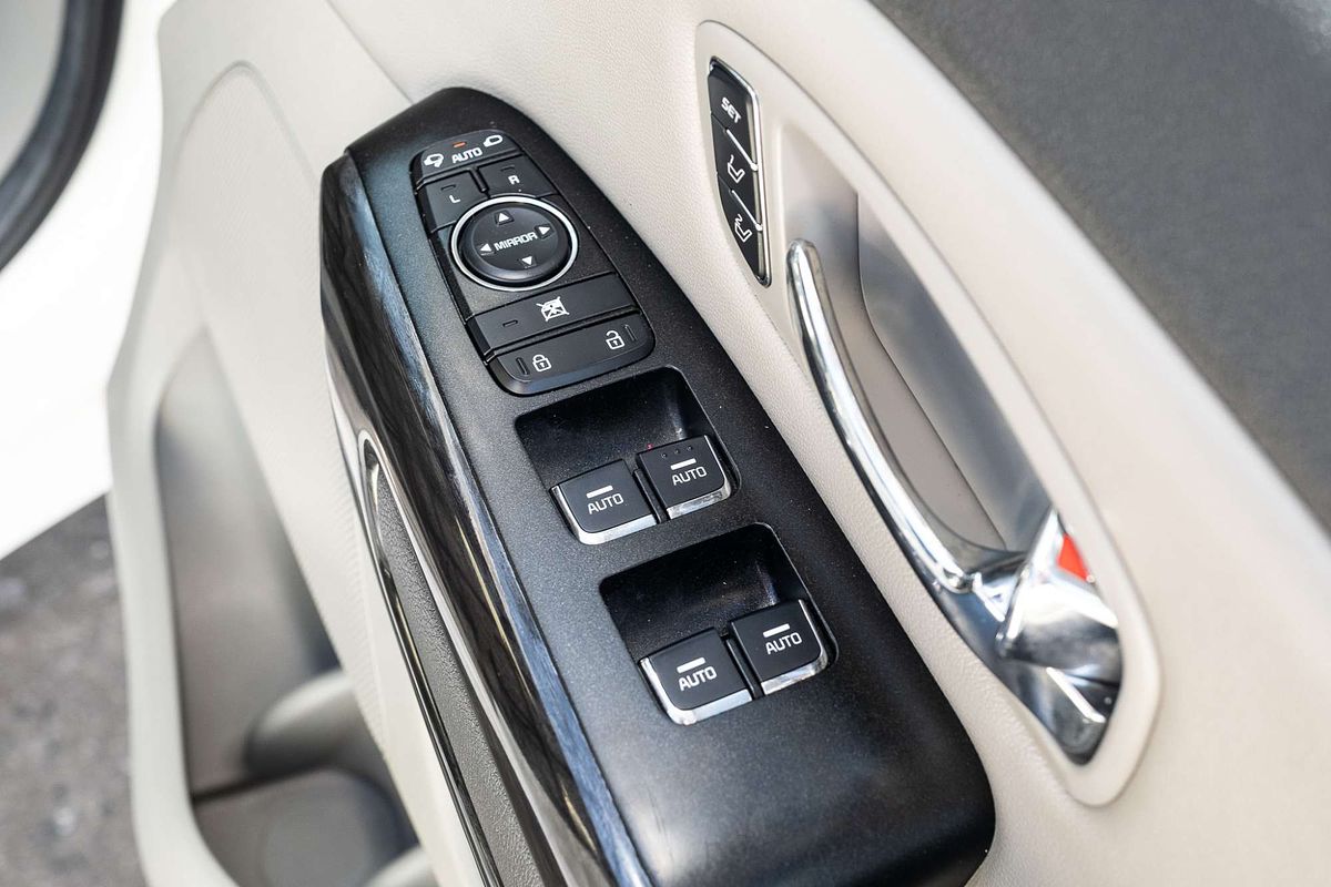 2015 Kia Carnival Platinum YP
